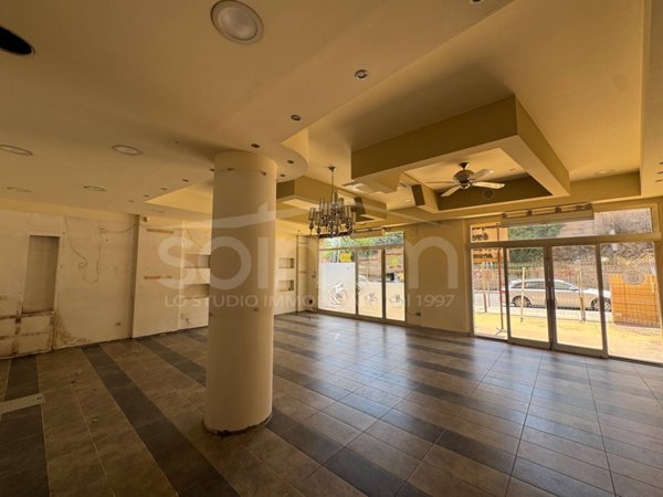 locale commerciale in vendita a Cagliari in zona Genneruxi