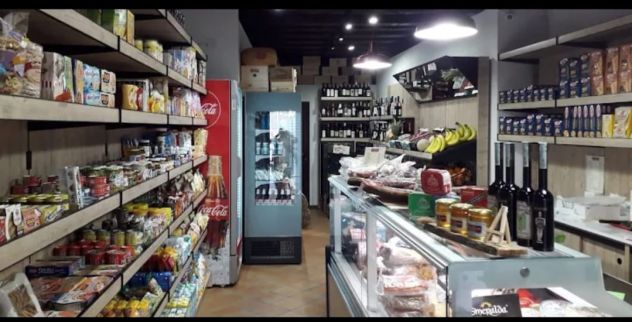 negozio in vendita a Cagliari in zona Marina