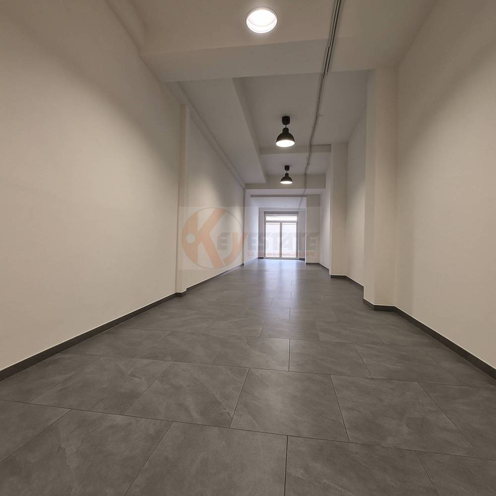 locale commerciale in vendita a Cagliari in zona San Benedetto