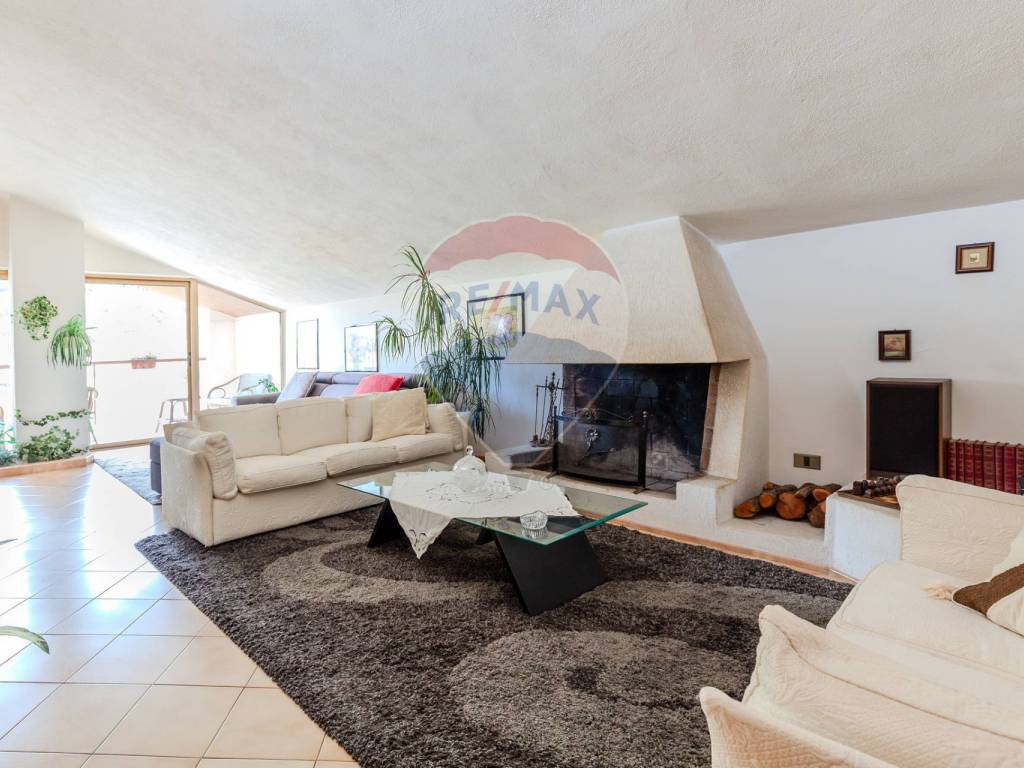 appartamento in vendita a Cagliari in zona Genneruxi