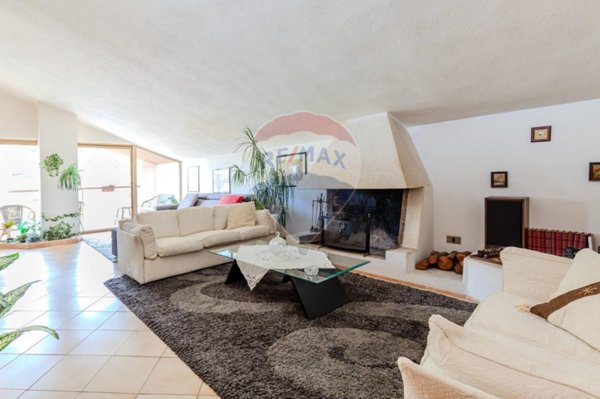 appartamento in vendita a Cagliari in zona Genneruxi