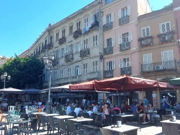 intera palazzina in vendita a Cagliari