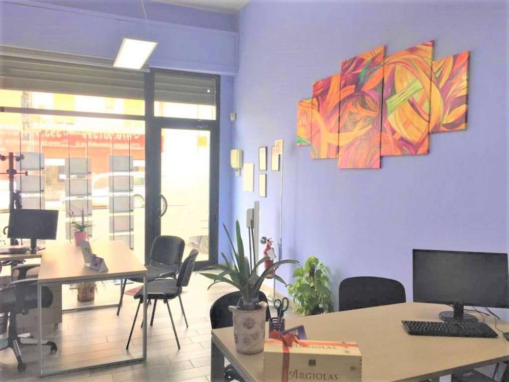 ufficio in vendita a Cagliari in zona Pirri