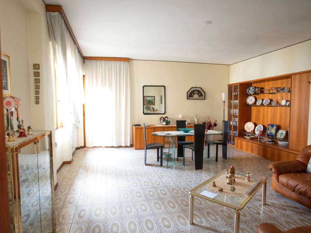 appartamento in vendita a Cagliari in zona Genneruxi