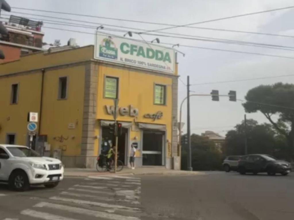 negozio in vendita a Cagliari in zona Is Mirrionis/San Michele