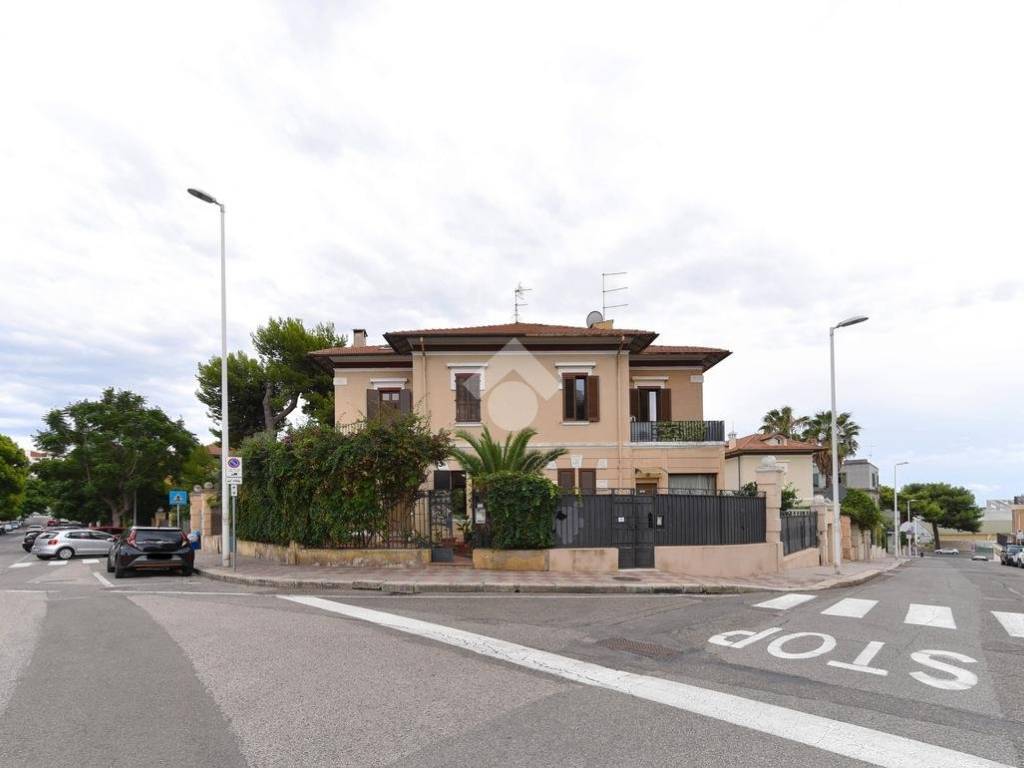 casa indipendente in vendita a Cagliari in zona Bonaria