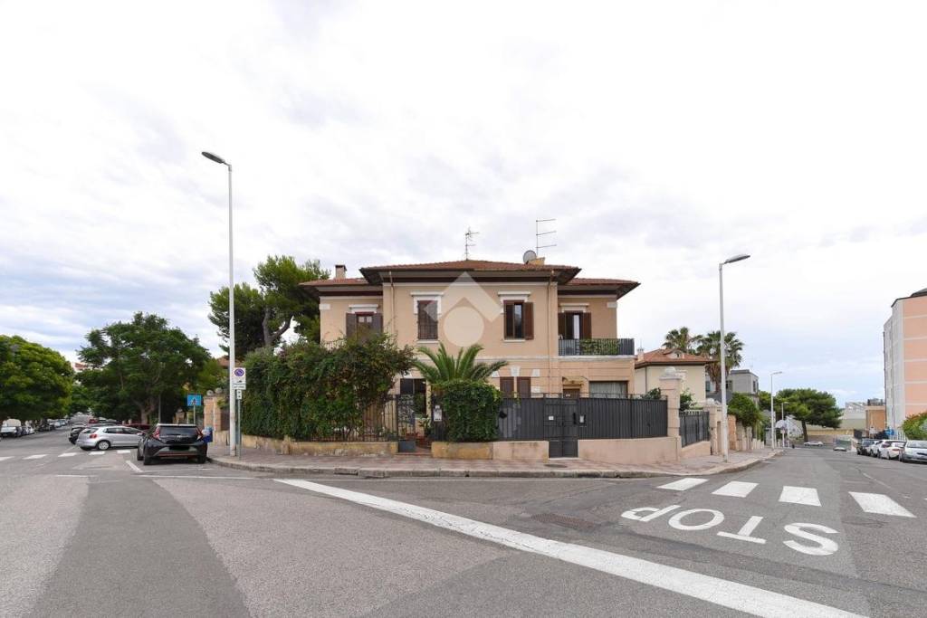 casa indipendente in vendita a Cagliari in zona Bonaria