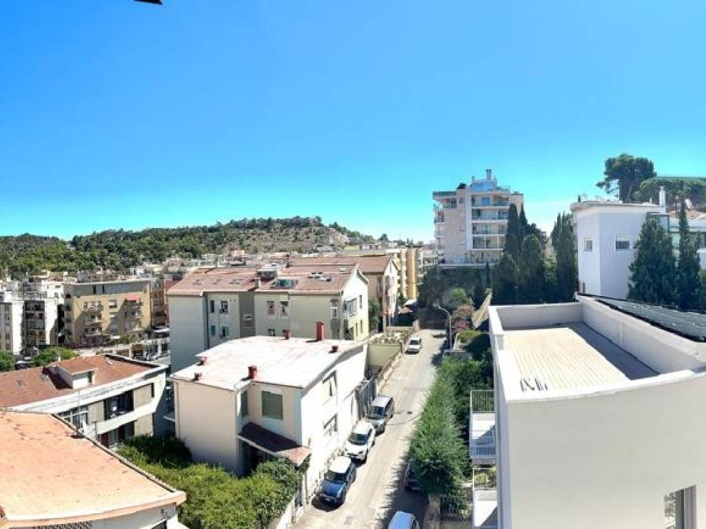 appartamento in vendita a Cagliari in zona Bonaria