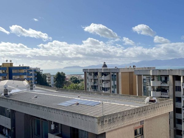 appartamento in vendita a Cagliari in zona Bonaria