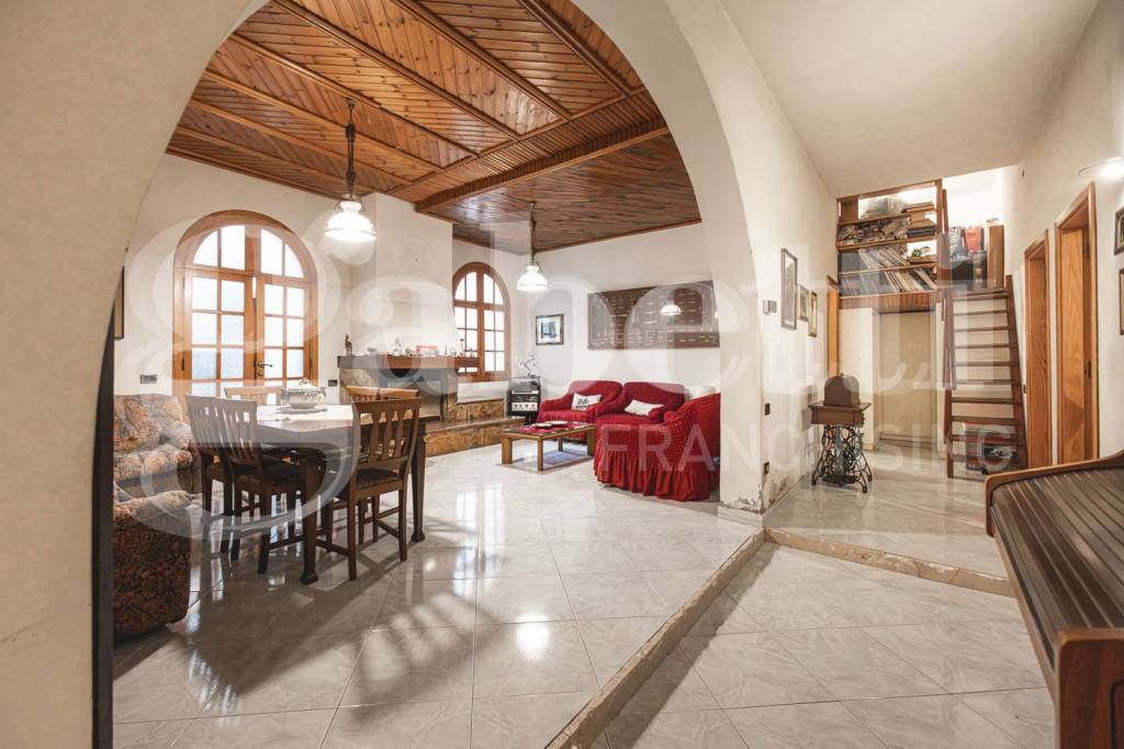 appartamento in vendita a Cagliari in zona Pirri