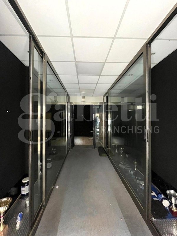 locale commerciale in vendita a Cagliari in zona Is Mirrionis/San Michele