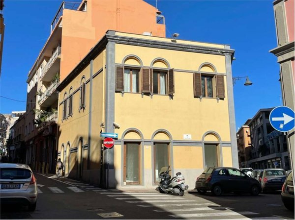 ufficio in vendita a Cagliari in zona Villanova