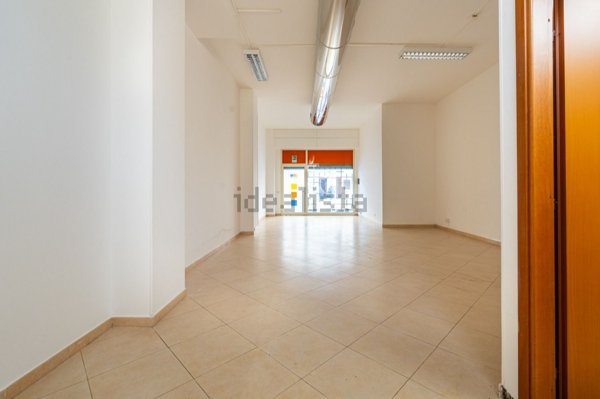 locale commerciale in vendita a Cagliari
