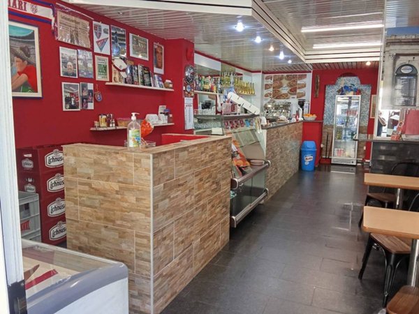 negozio in vendita a Cagliari in zona Genneruxi