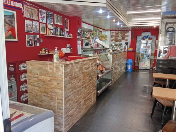 negozio in vendita a Cagliari in zona Genneruxi