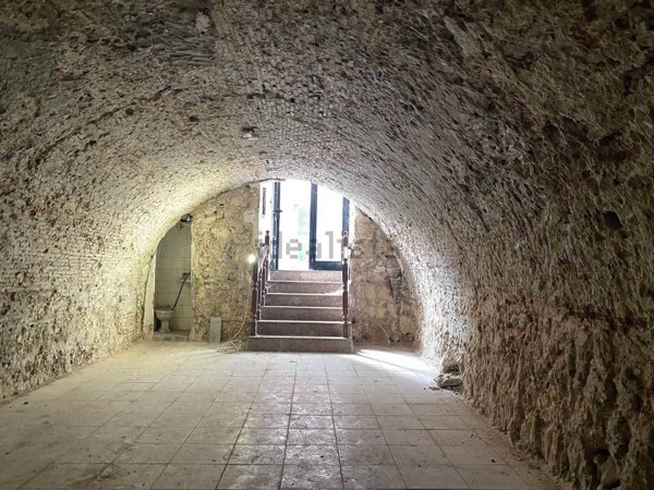 locale commerciale in vendita a Cagliari in zona Marina