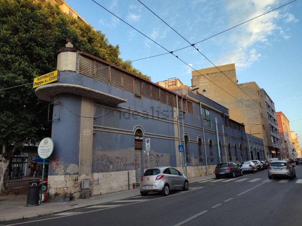 negozio in vendita a Cagliari in zona Stampace/Punici