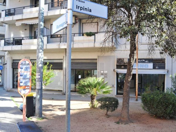 negozio in vendita a Cagliari in zona La Vega