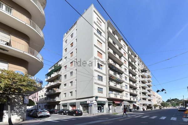 appartamento in vendita a Cagliari in zona Bonaria