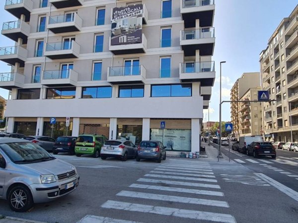 negozio in vendita a Cagliari in zona Fonsarda / zona Giudici