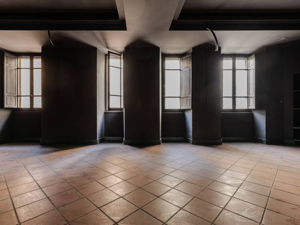 negozio in vendita a Cagliari in zona Villanova