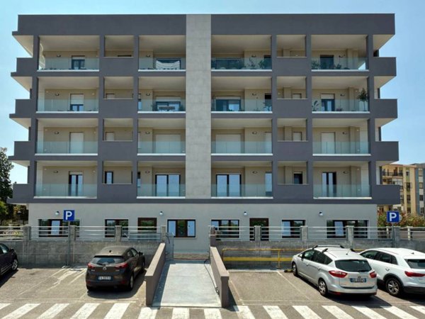 negozio in vendita a Cagliari in zona Bonaria