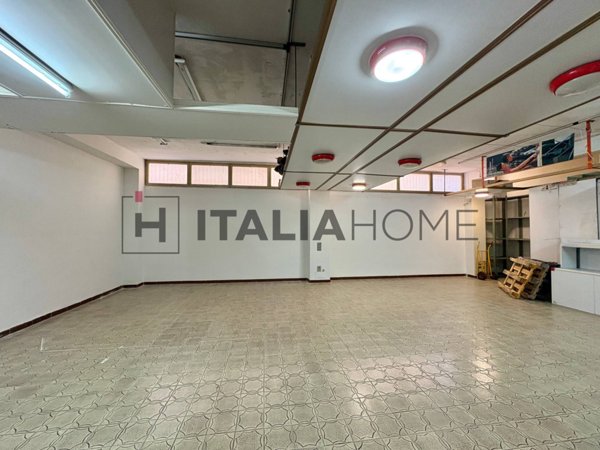 locale commerciale in vendita a Cagliari in zona San Benedetto