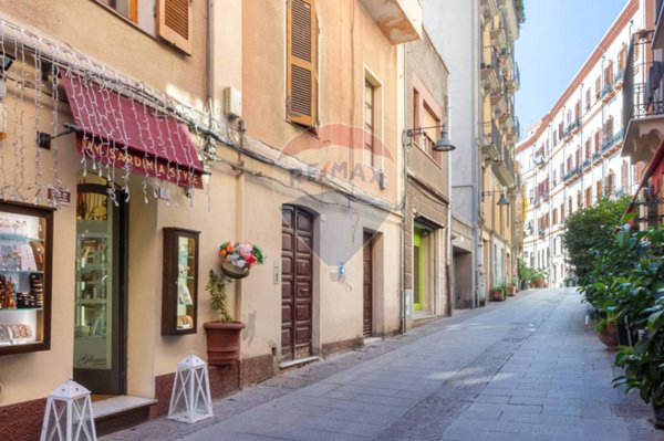 appartamento in vendita a Cagliari in zona Villanova