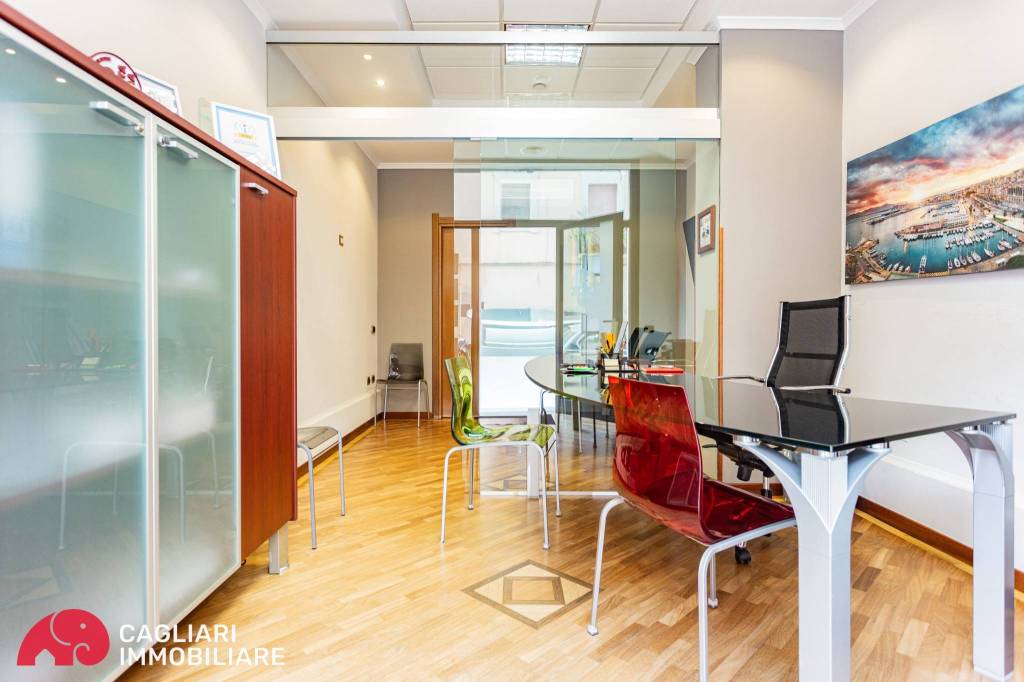 negozio in vendita a Cagliari in zona La Vega