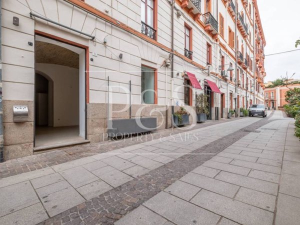 negozio in vendita a Cagliari in zona Villanova