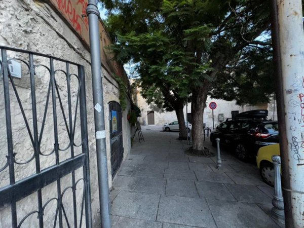 negozio in vendita a Cagliari in zona Castello