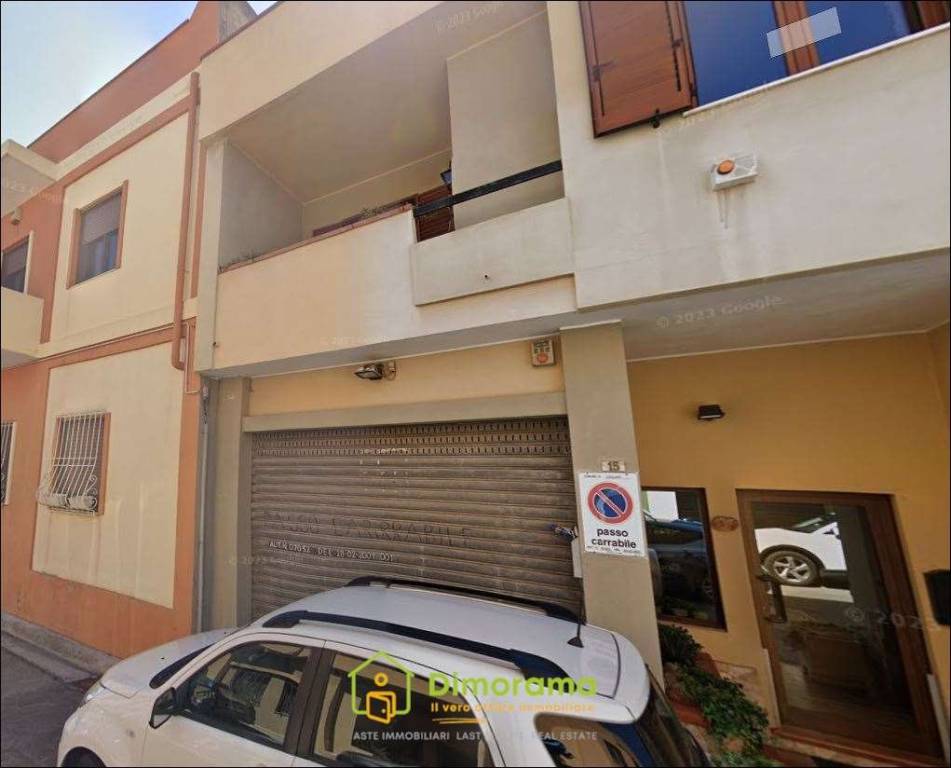 negozio in vendita a Cagliari in zona Pirri