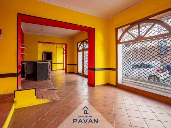 negozio in vendita a Cagliari in zona San Benedetto