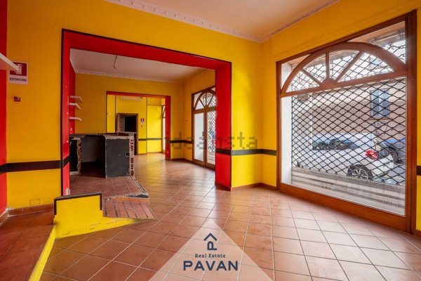 locale commerciale in vendita a Cagliari in zona San Benedetto