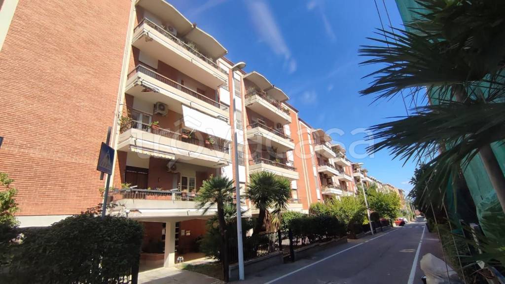 appartamento in vendita a Cagliari in zona Genneruxi