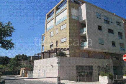 locale commerciale in vendita a Cagliari in zona Tuvixeddu/Tuvumannu