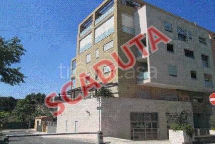 locale commerciale in vendita a Cagliari in zona Tuvixeddu/Tuvumannu