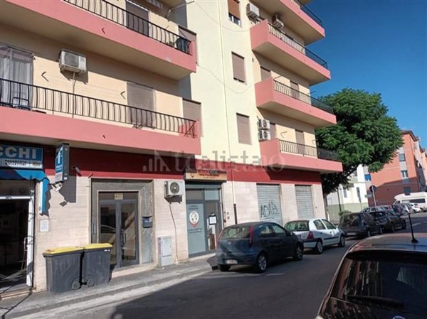 locale commerciale in vendita a Cagliari in zona Is Mirrionis/San Michele