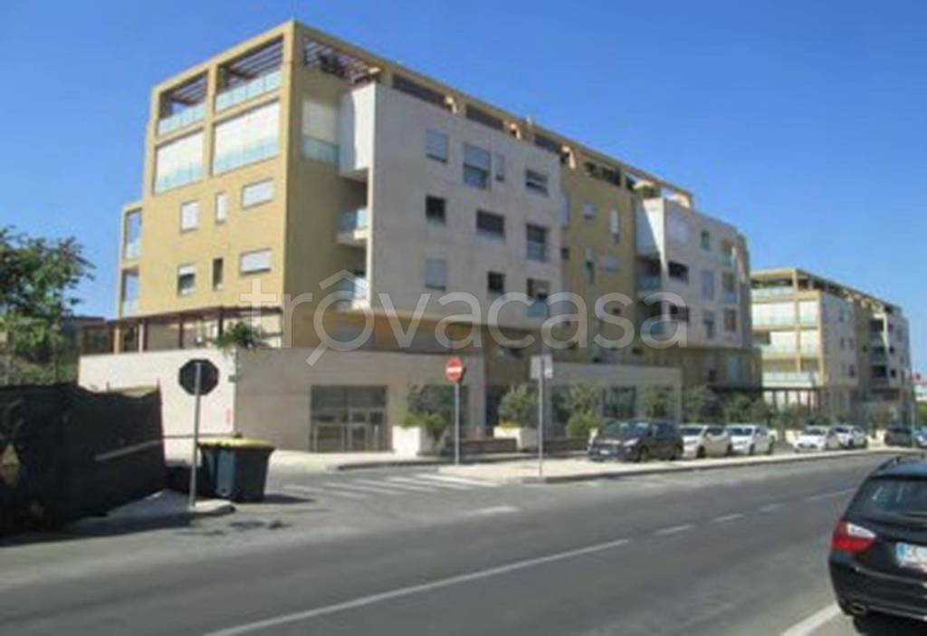 locale commerciale in vendita a Cagliari in zona Tuvixeddu/Tuvumannu