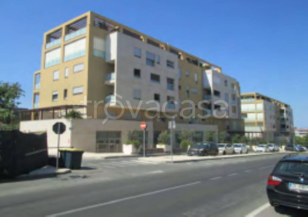 locale commerciale in vendita a Cagliari in zona Tuvixeddu/Tuvumannu