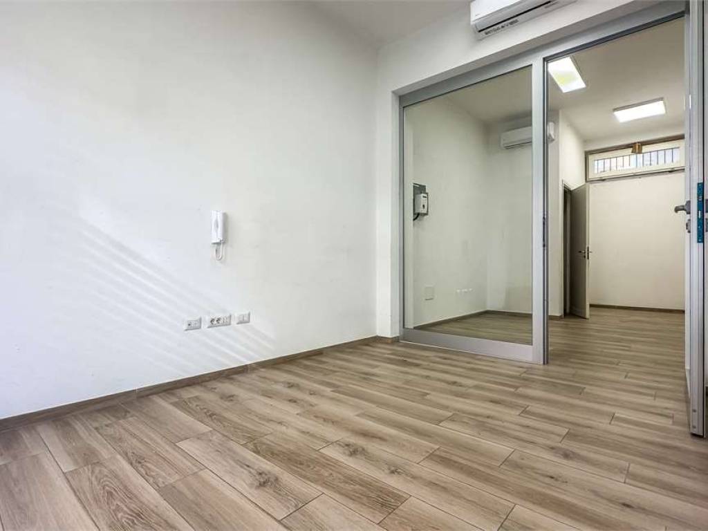 negozio in vendita a Cagliari in zona Monte Urpinu