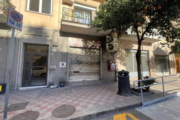 locale commerciale in vendita a Cagliari in zona San Benedetto