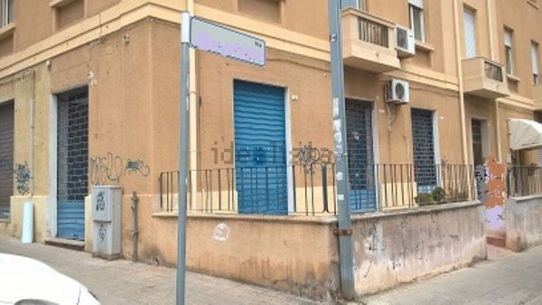 locale commerciale in vendita a Cagliari