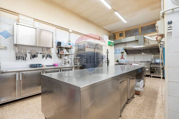 negozio in vendita a Cagliari in zona Sant'Avendrace