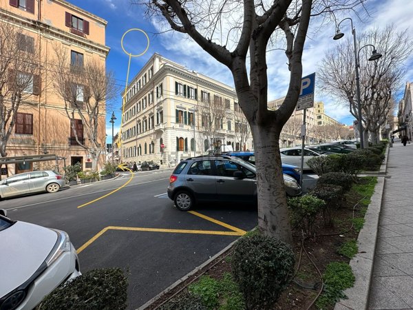 locale commerciale in vendita a Cagliari