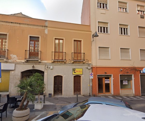 locale commerciale in vendita a Cagliari in zona Villanova