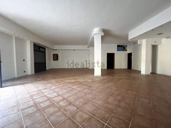 locale commerciale in vendita a Cagliari in zona Pirri