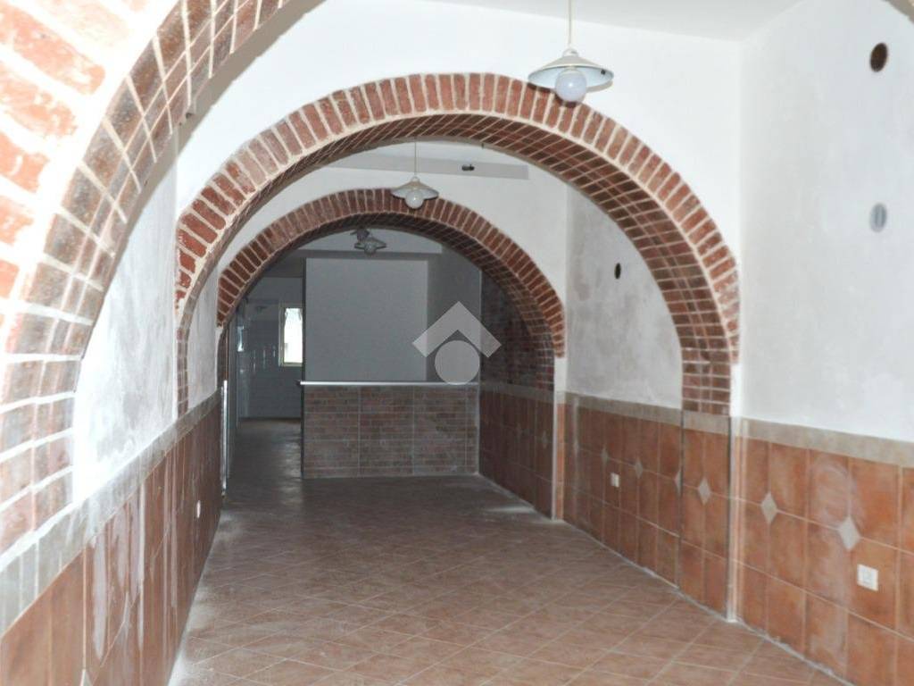 negozio in vendita a Cagliari in zona Stampace/Punici