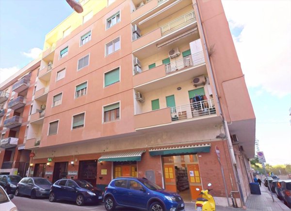 negozio in vendita a Cagliari in zona La Vega