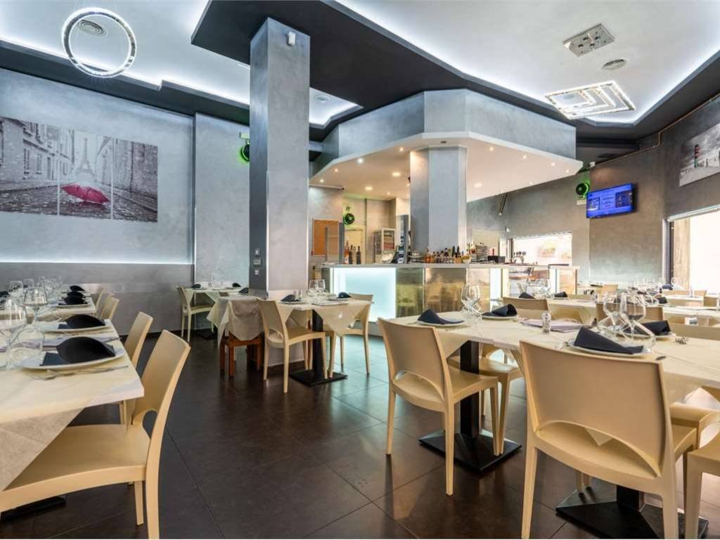 negozio in vendita a Cagliari in zona Marina